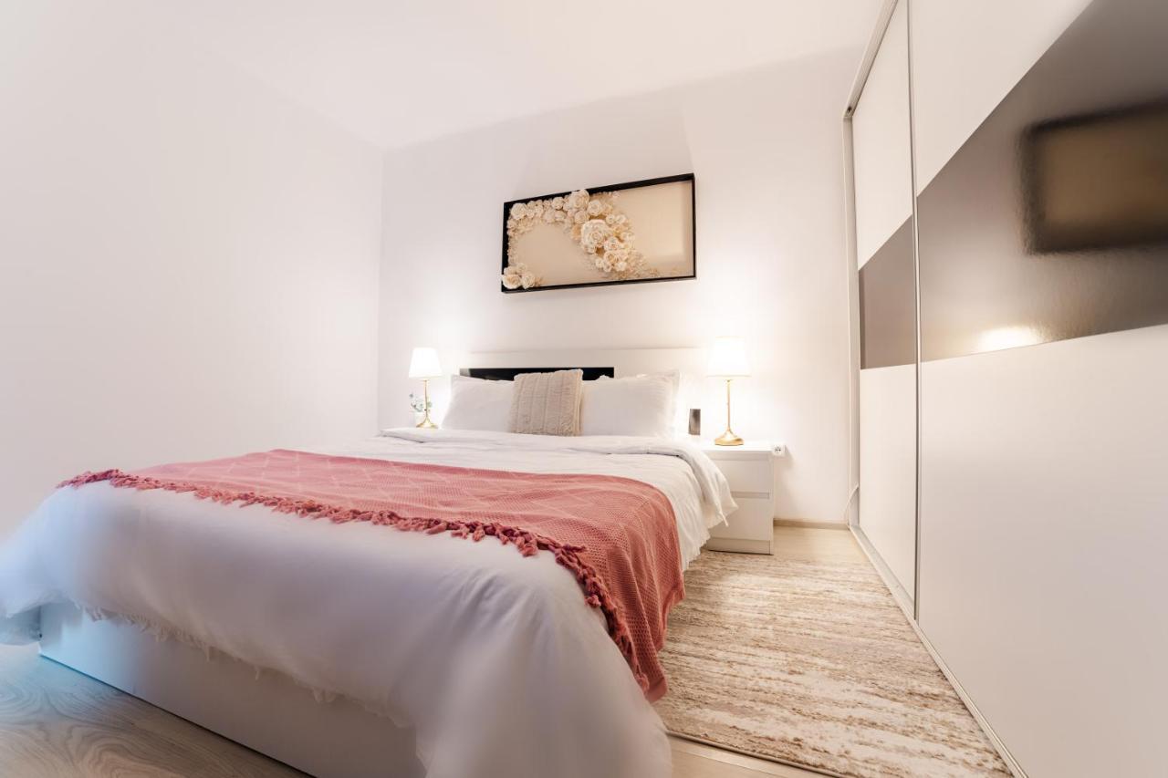 Anastasia Apartments With Parking Брашов Екстер'єр фото