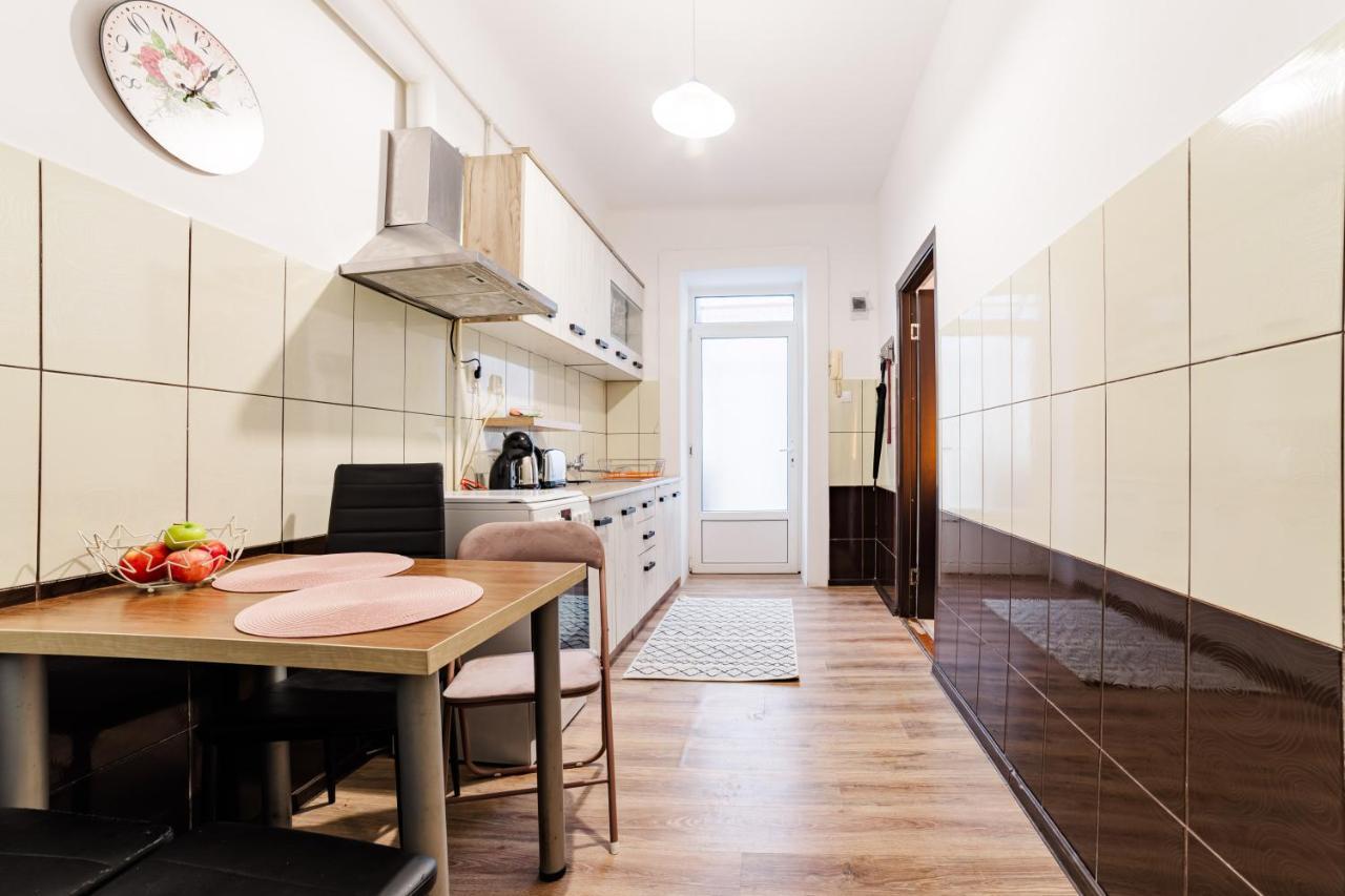 Anastasia Apartments With Parking Брашов Екстер'єр фото